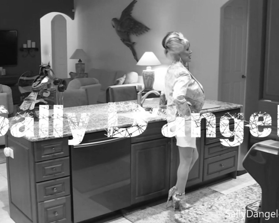Sally Dangelo - You step-mom smokes vintage porn