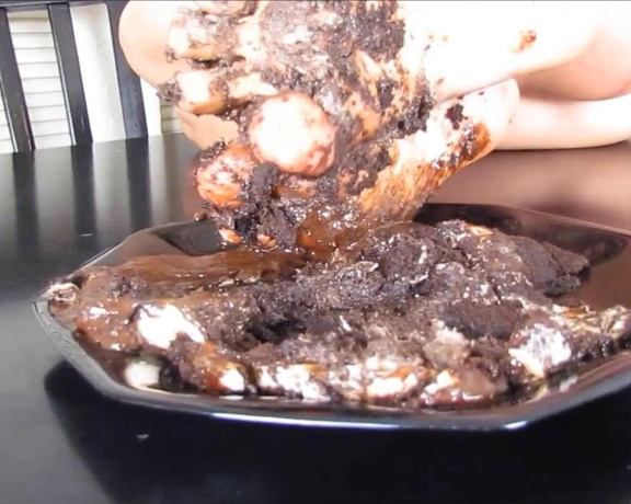 MissWhitneyMorgan - Whitney's Sweet Feet, Food & Object Crush, Food Porn, Wet & Messy, Foot Fetish, Food Sploshing, SFW, ManyVids