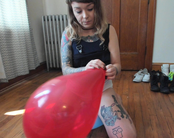 Feliciafisher Barefoot Balloon Play In Hanes