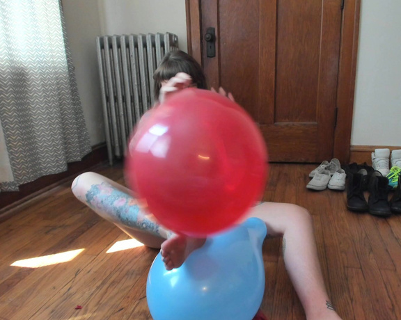 Feliciafisher Barefoot Balloon Play In Hanes