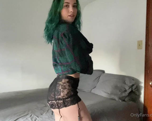 Bailey Eilish aka Baileyeilish OnlyFans - My very first JOI video Check your DMs if you want the full 20 minutes of it and let me know what