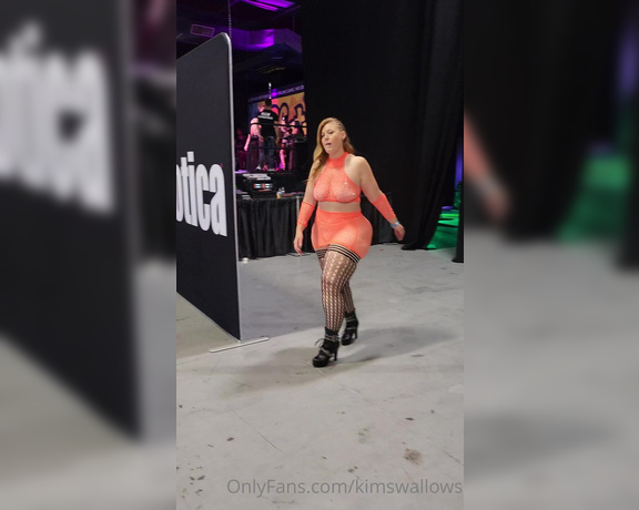 Kim Swallows aka Kimswallows OnlyFans - Coming off Stage from the BBW fashion show the 1st day of Exxxotica this was suppose to be a outfit