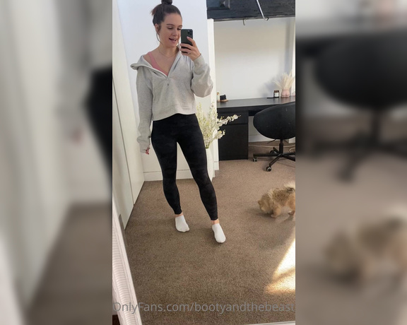 Booty the Beast aka Bootyandthebeast69 OnlyFans - I know how much everyone loves my Lululemon leggings! How’s my outfit of the day