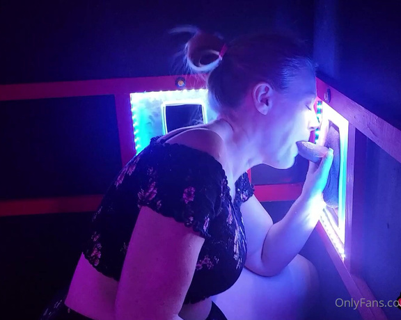Kim Swallows aka Kimswallows OnlyFans - Testing out the New Gloryhole Wall and female wall going to have some fun here @dcgohard @outtofcon