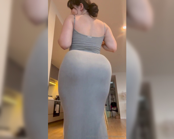aka Urthickpersiangfnoppv OnlyFans - Day two clapping my juicy ass in this grey sundress and then taking it off and exposing my bare ass