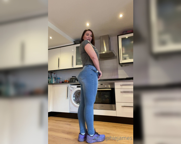 Sophie James aka Thesophiejames OnlyFans - Big booty day jeans