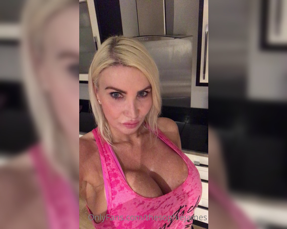 Sophie James aka Thesophiejames OnlyFans - You asked for all the old Twitter videos they are all in the Twitter Throwback Album top of my pro 6