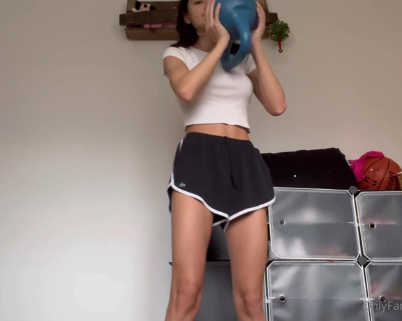 Amira Brie aka Amirabrie OnlyFans - A lil workout for you! More  content this evening!