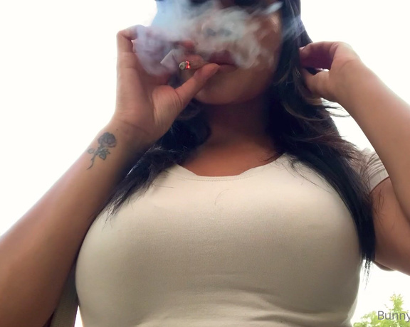 BunnyJ aka Bunnyj999 OnlyFans - Quick little flash while I smoke up at the park There was a group of guys playing soccer on a fiel