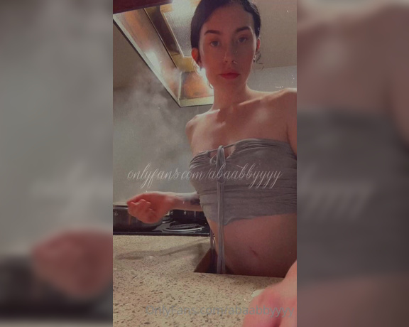 Alyssa babyyy aka Abaabbyyyy OnlyFans - I got so horny cooking dinner daddy I just had to spread my pussy and show you