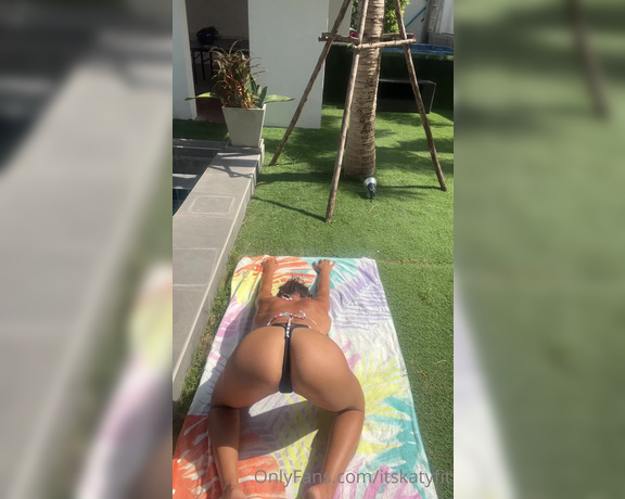 Its Katy Fit aka Itskatyfit OnlyFans - MY MORNING FUN IN THE SUN TIP TO SEE ME TO THE SAME BUT WITH NO PANTIES
