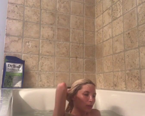 Piper Perri aka Perripiper OnlyFans - A bath video from yesterday
