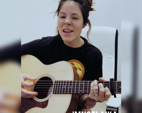 Laiika aka Ihatelaiika OnlyFans - Was testing out my new guitar in my new stream room i’m hella tired today and my voice is tired too