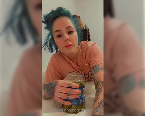 Laiika aka Ihatelaiika OnlyFans - I cried off all my makeup so i thought i would post a wholesome pickle eating video for everyone ins