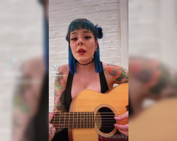 Laiika aka Ihatelaiika OnlyFans - A little music to end the night i’m off to bed!