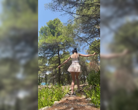 Ami Inu aka Amiiinuu OnlyFans - A collection of naughty pics I’ve managed to sneak in my family vacation 10