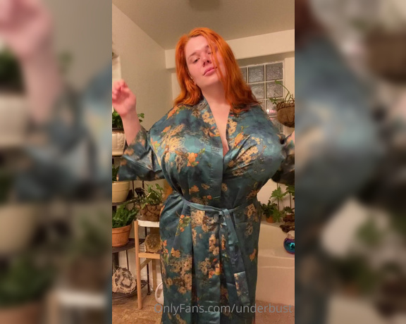 Penny Brown aka Underbust OnlyFans - The Queen is wearing something beautiful under her robe, and she needed to share it with you before