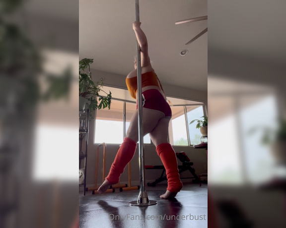 Penny Brown aka Underbust OnlyFans - Some choice moments from my workout! My favorite bit is around the middle