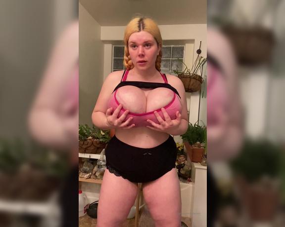 Penny Brown aka Underbust OnlyFans - Night night everyone~ Im feeling extra fucking juicy lately hey Going to hang out in the hot