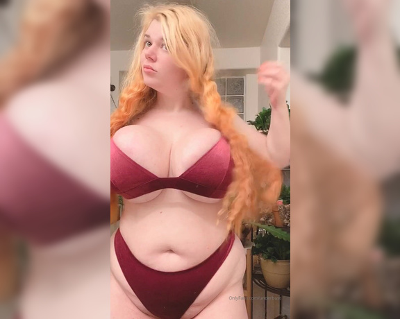 Penny Brown aka Underbust OnlyFans - V e l v e t ~ Silky and wonderful Also yall Im pretty happy with how my bum has been developing 1