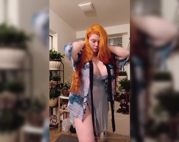 Penny Brown aka Underbust OnlyFans - Yawns and stretches Good morning my little Elves and Knights