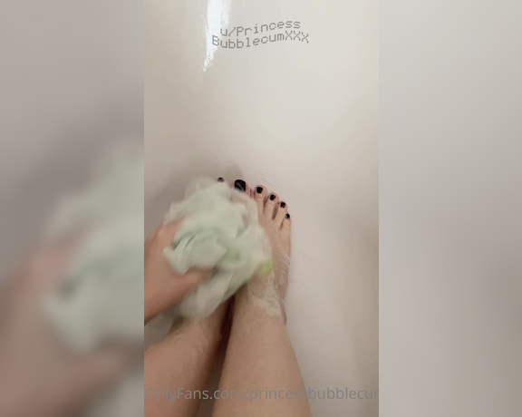 Princess Bubblecum aka Princessbubblecum OnlyFans - Where are my feet fetish people at what would you do to my clean feet