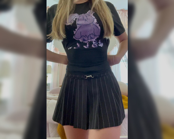 Rows aka Rowsvee OnlyFans - 2 posts in one day oo I felt cute in my lil shopping outfit 3