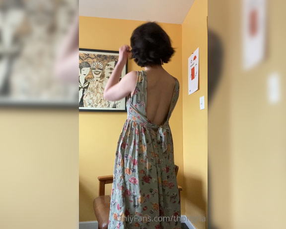 Zoe Ligon aka Thongria OnlyFans - Panty less in a sun dress for