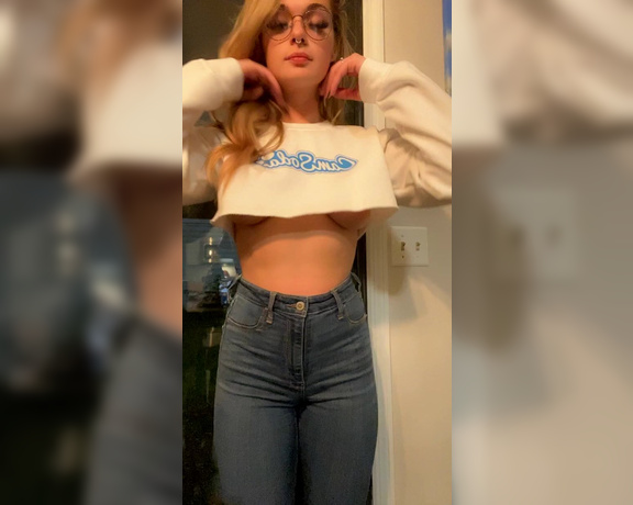 Kora Marina aka Koramarina OnlyFans - Tipsy kora is the best