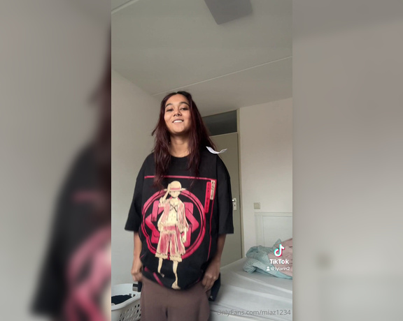 Mia Z aka Miaz1234 OnlyFans - Anime short haul Which one is your favourite not Lucy meant Nami