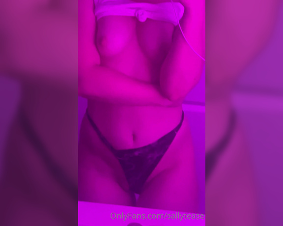 SallyTeee aka Sallytease OnlyFans - I want you to kiss every inch of my skin tillI’m begging for