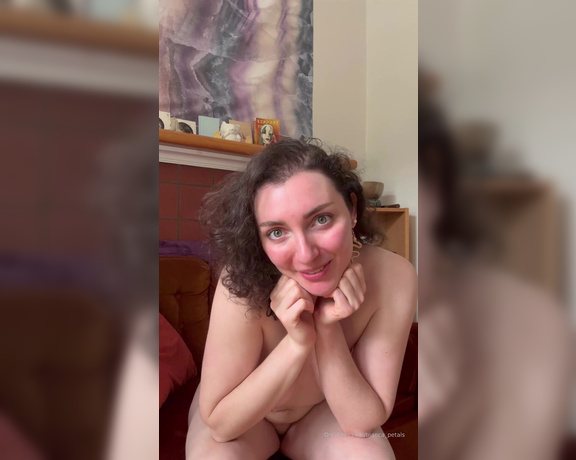 Bianca aka Bianca_petals OnlyFans - HEY! SWIPE OVER for a quick 2 minute video where I undress and touch myself while I share an im 2