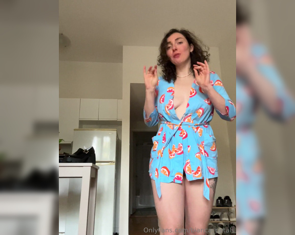 Bianca aka Bianca_petals OnlyFans - Happy weekend! This was the other robe I filmed myself trying on for you a few days ago I’ve decide