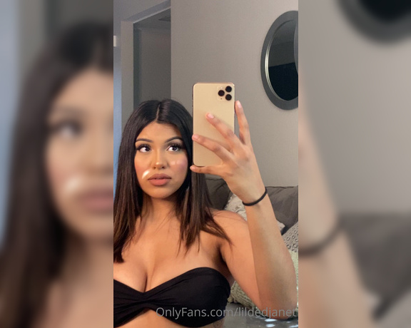 Janet aka Lildedjanet OnlyFans - I’m so Horny daddies I had to suck my own titty