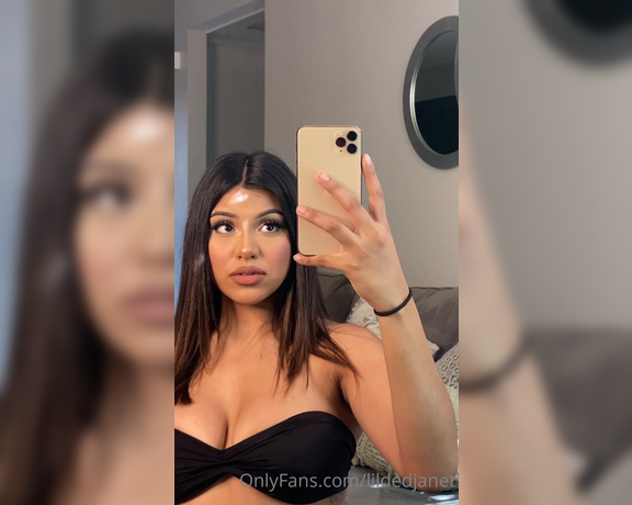 Janet aka Lildedjanet OnlyFans - I’m so Horny daddies I had to suck my own titty