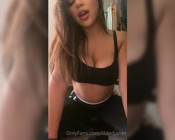 Janet aka Lildedjanet OnlyFans - This video where I titty fuck myself