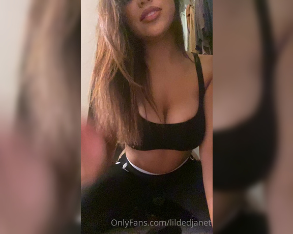 Janet aka Lildedjanet OnlyFans - This video where I titty fuck myself