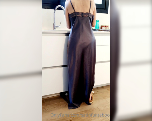 Maria Silk aka Satinfuntaboo OnlyFans - Shaking that silky ass for you in the kitchen