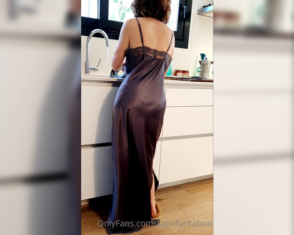 Maria Silk aka Satinfuntaboo OnlyFans - Shaking that silky ass for you in the kitchen