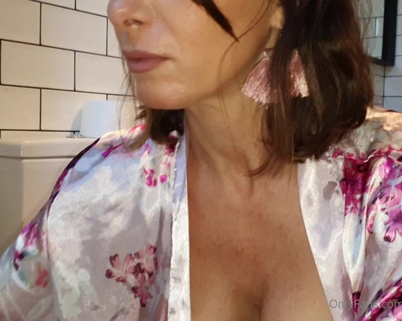 Maria Silk aka Satinfuntaboo OnlyFans - An unedited teaser of my new clip Bathtime with mommy