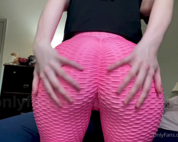 Rita aka Cutefruit18 OnlyFans - I bought 2 more pairs of leggings since you guys liked the last vid 000 orange pair 108 light pink