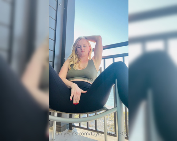 Taylor aka Taylor_love_303 OnlyFans - Squirting on my balcony