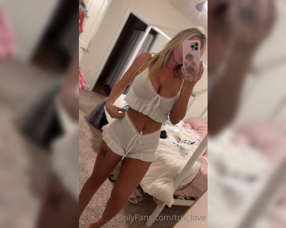 Tris aka Tris_love OnlyFans - Omg this is adorable and a little sexy all in one! like” if you agree!