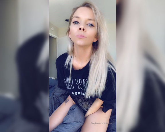 Tris aka Tris_love OnlyFans - Being silly I love this song