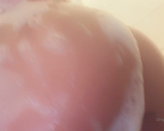 Tris aka Tris_love OnlyFans - Ass is nice and soapy
