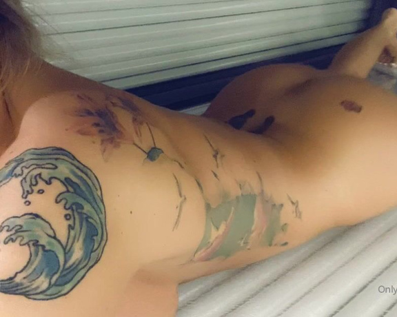 Tris aka Tris_love OnlyFans - The perfect amount of ass