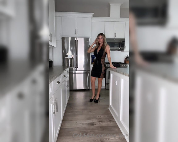 Tris aka Tris_love OnlyFans - When I ask you to come help me in the kitchen and you just say yes ma’am”