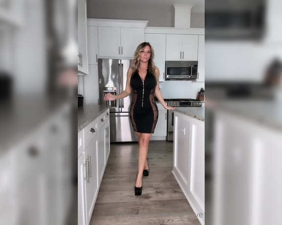 Tris aka Tris_love OnlyFans - When I ask you to come help me in the kitchen and you just say yes ma’am”