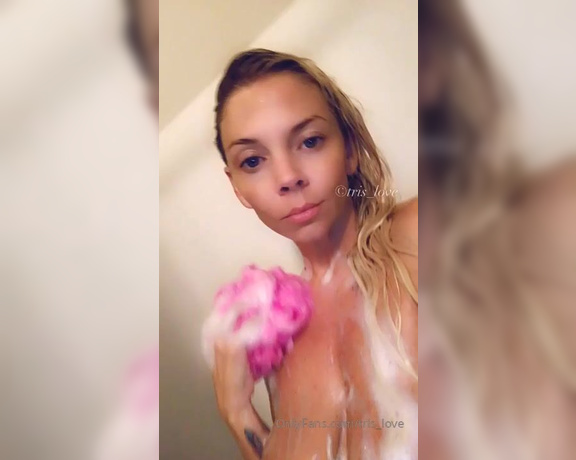 Tris aka Tris_love OnlyFans - Singing in the shower