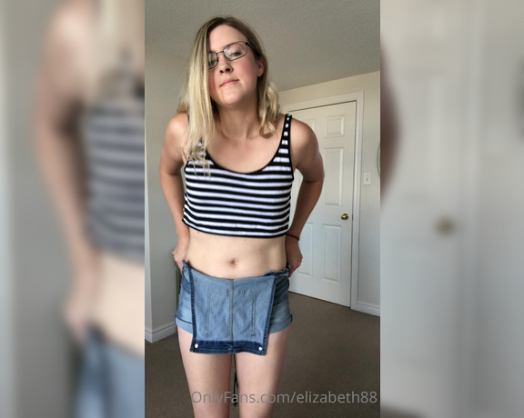 Elizabeth aka Elizabeth88 OnlyFans - When you go to the grocery store and see a cute mom  do you picture her naked Feeling cute toda